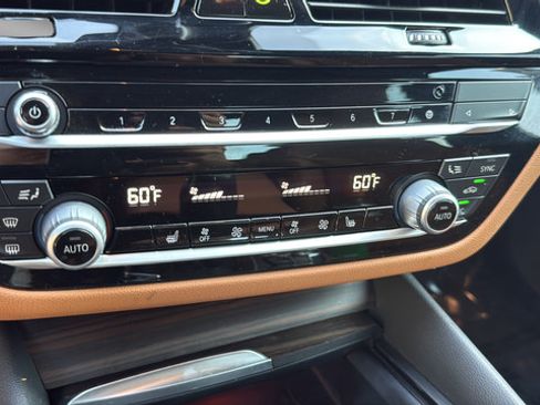 Used 2022 BMW 530i RWD image 19