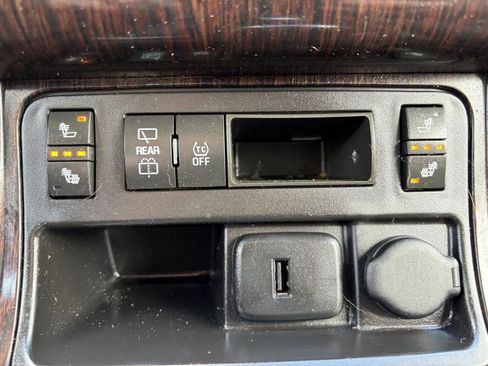 Used 2017 Chevrolet Traverse LT w/ Style and Technology Package AWD/4WD image 23