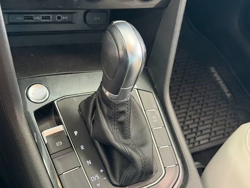 Used 2018 Volkswagen Tiguan SE FWD image 22