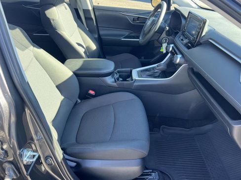 Used 2021 Toyota RAV4 LE image 13
