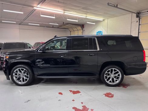Used 2018 Chevrolet Suburban LT RWD image 6
