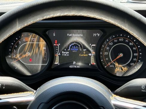 Used 2024 Jeep Wrangler Unlimited Sahara AWD/4WD image 20