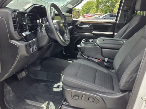 Certified 2022 Chevrolet Silverado 1500 LT AWD/4WD image 9