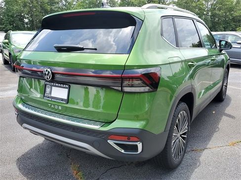 New 2025 Volkswagen Taos SE image 4