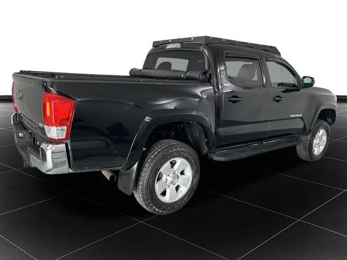 Used 2017 Toyota Tacoma SR5 w/ Tow Package AWD/4WD image 5