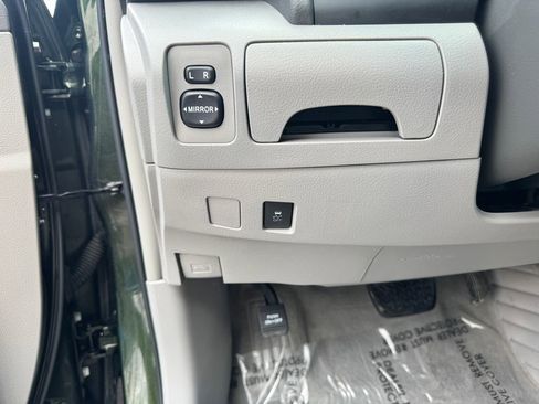 Used 2010 Toyota Camry LE image 12