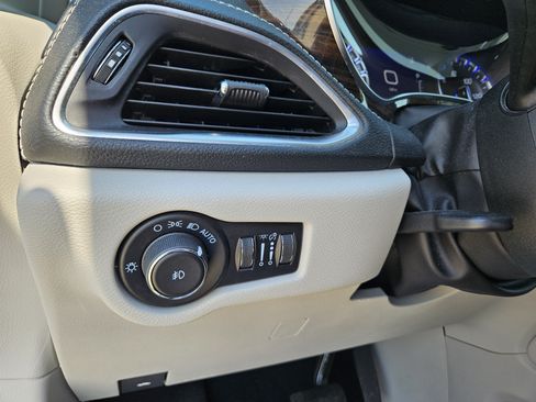 Used 2022 Chrysler Pacifica Limited FWD image 21