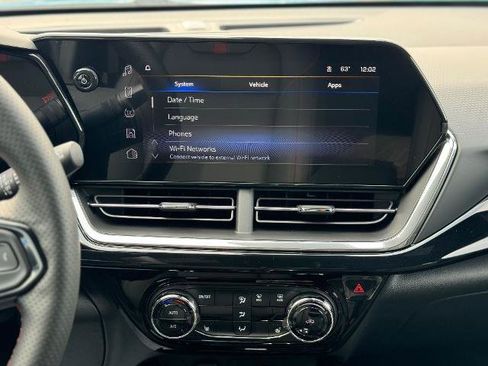 New 2025 Chevrolet Trax RS w/ Sunroof Package image 9