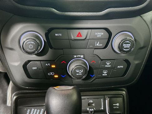 Used 2022 Jeep Renegade Trailhawk AWD/4WD image 24
