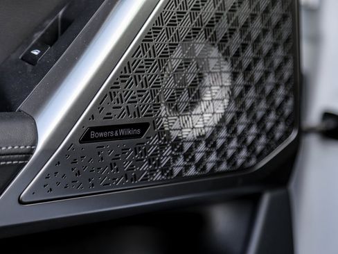 Used 2025 BMW 530i xDrive w/ Premium Package image 20