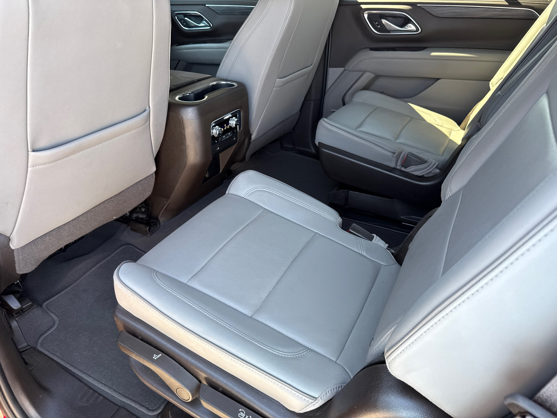 Used 2022 GMC Yukon SLT w/ SLT Luxury Package RWD image 18