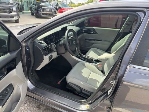 Used 2017 Honda Accord LX image 7