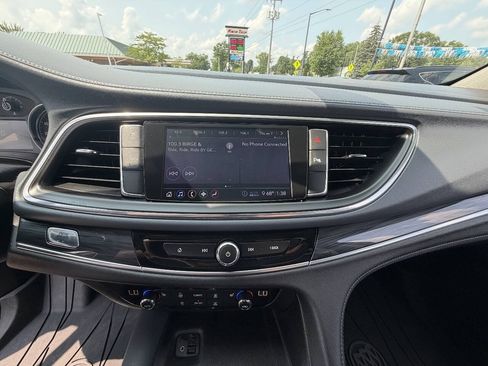 Used 2020 Buick Enclave Essence AWD/4WD image 31