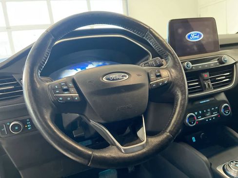 Used 2020 Ford Escape Titanium image 14