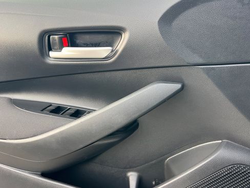 Used 2020 Toyota Corolla LE image 11