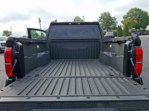 Used 2025 Toyota Tacoma SR5 AWD/4WD image 28