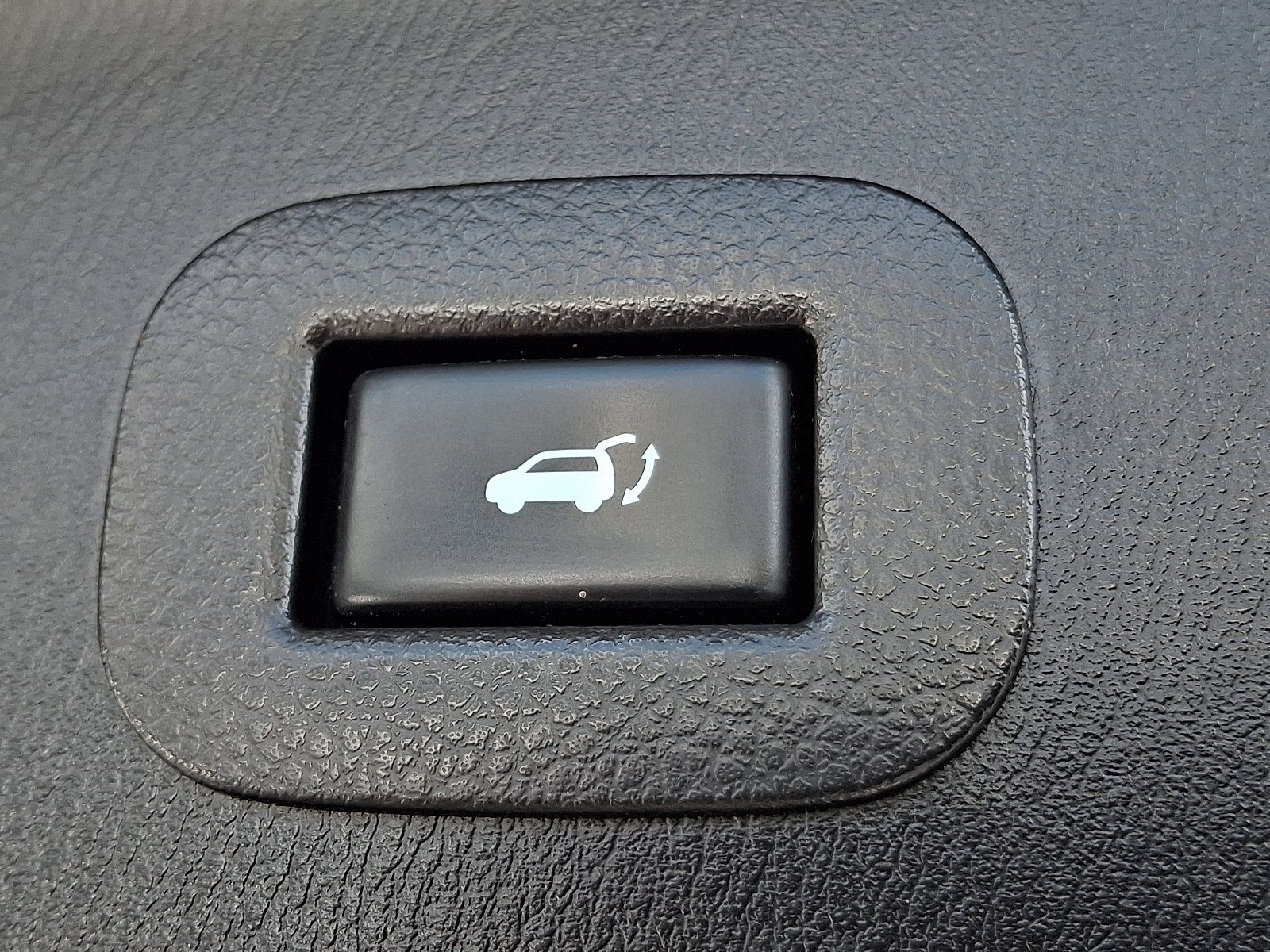 Used 2017 INFINITI QX80 4WD w/ Driver Assistance Package image 32