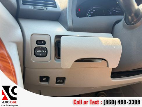Used 2011 Toyota Camry Hybrid w/ Leather Pkg FWD image 20