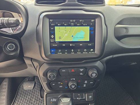 Used 2023 Jeep Renegade Latitude AWD/4WD image 20