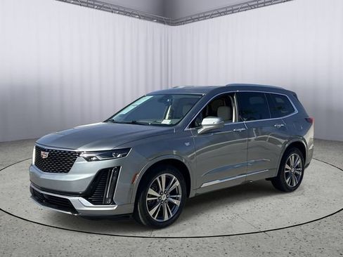 Used 2023 Cadillac XT6 Premium Luxury w/ Technology Package FWD image 2