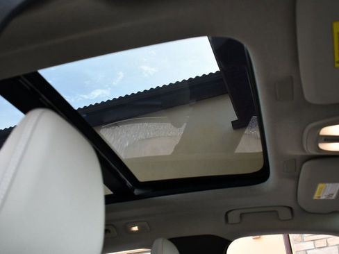 Used 2025 Volvo XC40 B5 Ultra image 54