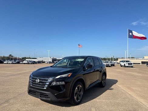 Certified 2025 Nissan Rogue SV FWD image 8
