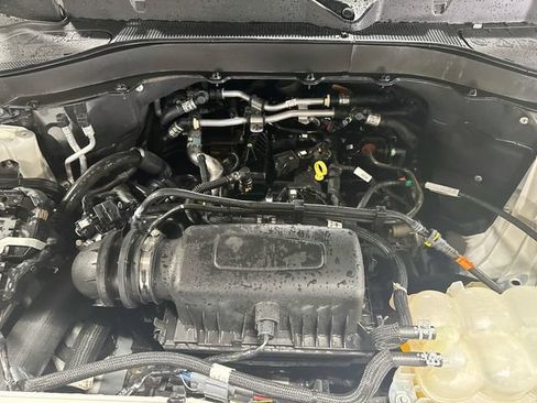 Used 2023 Ford Explorer XLT w/ Equipment Group 202A AWD/4WD image 9