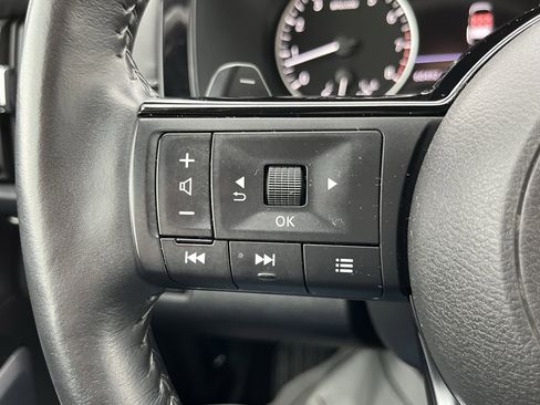 Used 2023 Nissan Pathfinder SL w/ Black Appearance Package AWD/4WD image 26