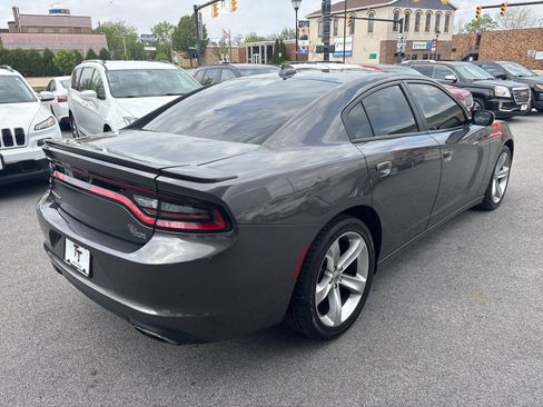 Used 2017 Dodge Charger SXT w/ Rallye Group RWD image 5