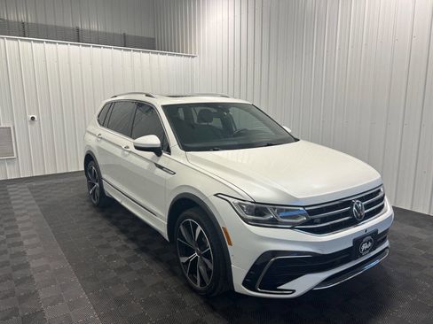 Used 2023 Volkswagen Tiguan SEL R-Line image 3