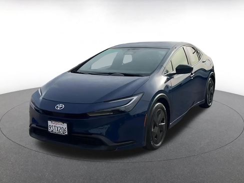 Used 2025 Toyota Prius LE image 7