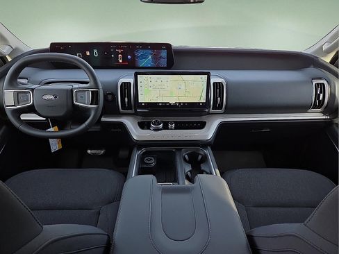 New 2026 Ford Expedition Active image 12