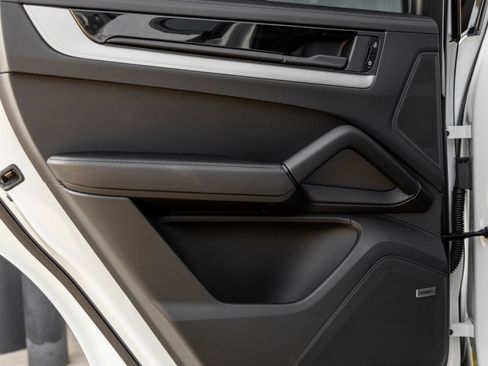 Certified 2025 Porsche Cayenne S AWD/4WD image 32