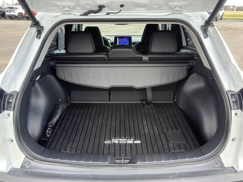 Used 2024 Toyota Corolla Cross XLE w/ Convenience Package image 15