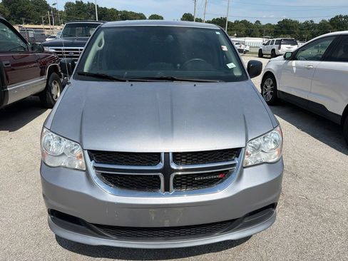 Used 2019 Dodge Grand Caravan SE FWD image 2