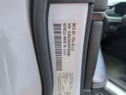 Used 2023 Jeep Grand Cherokee Altitude AWD/4WD image 35