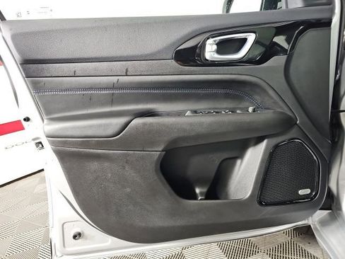 Certified 2025 Jeep Compass Limited w/ High Altitude Package image 12