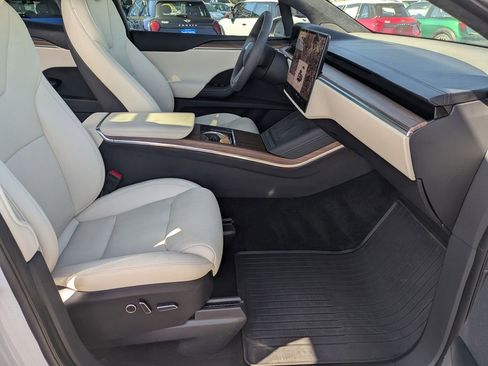 Used 2024 Tesla Model X image 25
