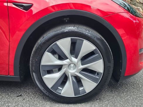 Used 2023 Tesla Model Y 2WD image 17