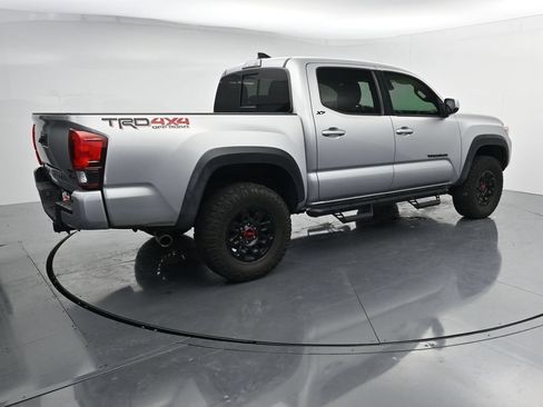 Used 2019 Toyota Tacoma TRD Off-Road AWD/4WD image 8