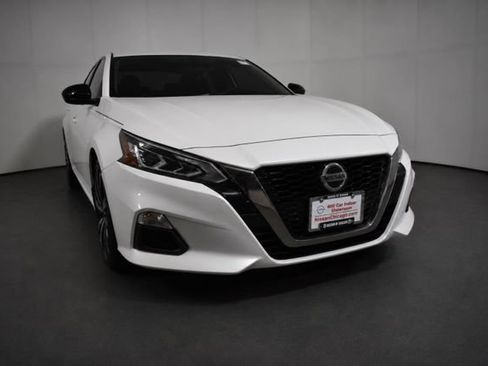 Used 2019 Nissan Altima 2.5 SR FWD image 3