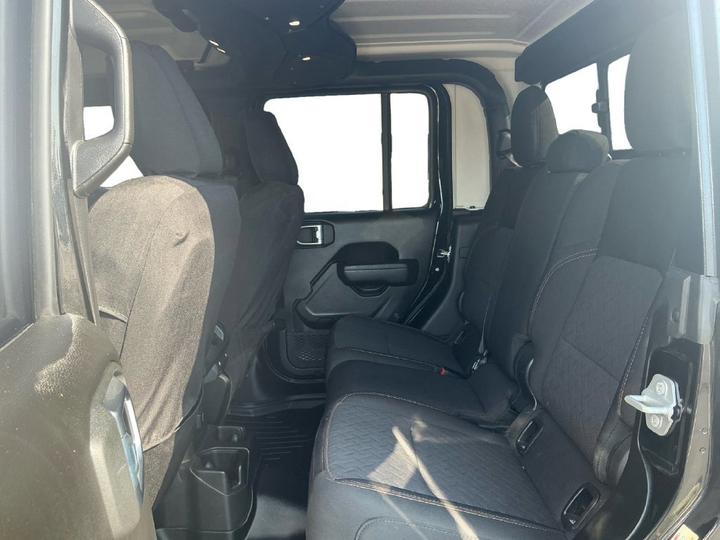 Used 2024 Jeep Gladiator Mojave AWD/4WD image 21