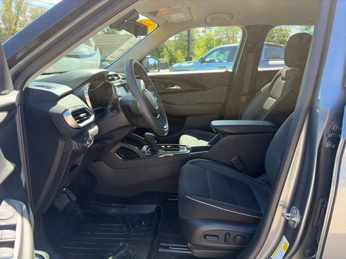 Used 2022 Chevrolet TrailBlazer LT w/ Confidence II Package FWD image 10