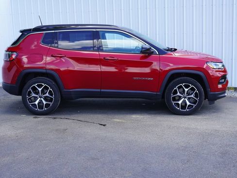 Used 2025 Jeep Compass Limited AWD/4WD image 2