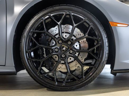 Used 2022 Lamborghini Huracan EVO RWD image 23