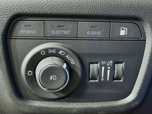 Used 2023 Jeep Grand Cherokee 4WD 4xe image 17