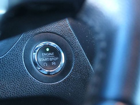 Used 2018 Ford Explorer XLT image 18