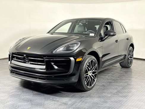 Certified 2026 Porsche Macan AWD/4WD image 1