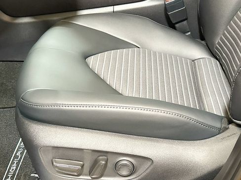 New 2026 Toyota Highlander XSE AWD/4WD image 18