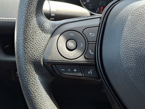 Used 2022 Toyota RAV4 LE AWD/4WD image 23